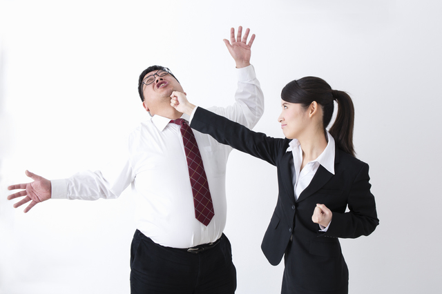 上司が生理的に無理の場合は会社を辞めるべき？