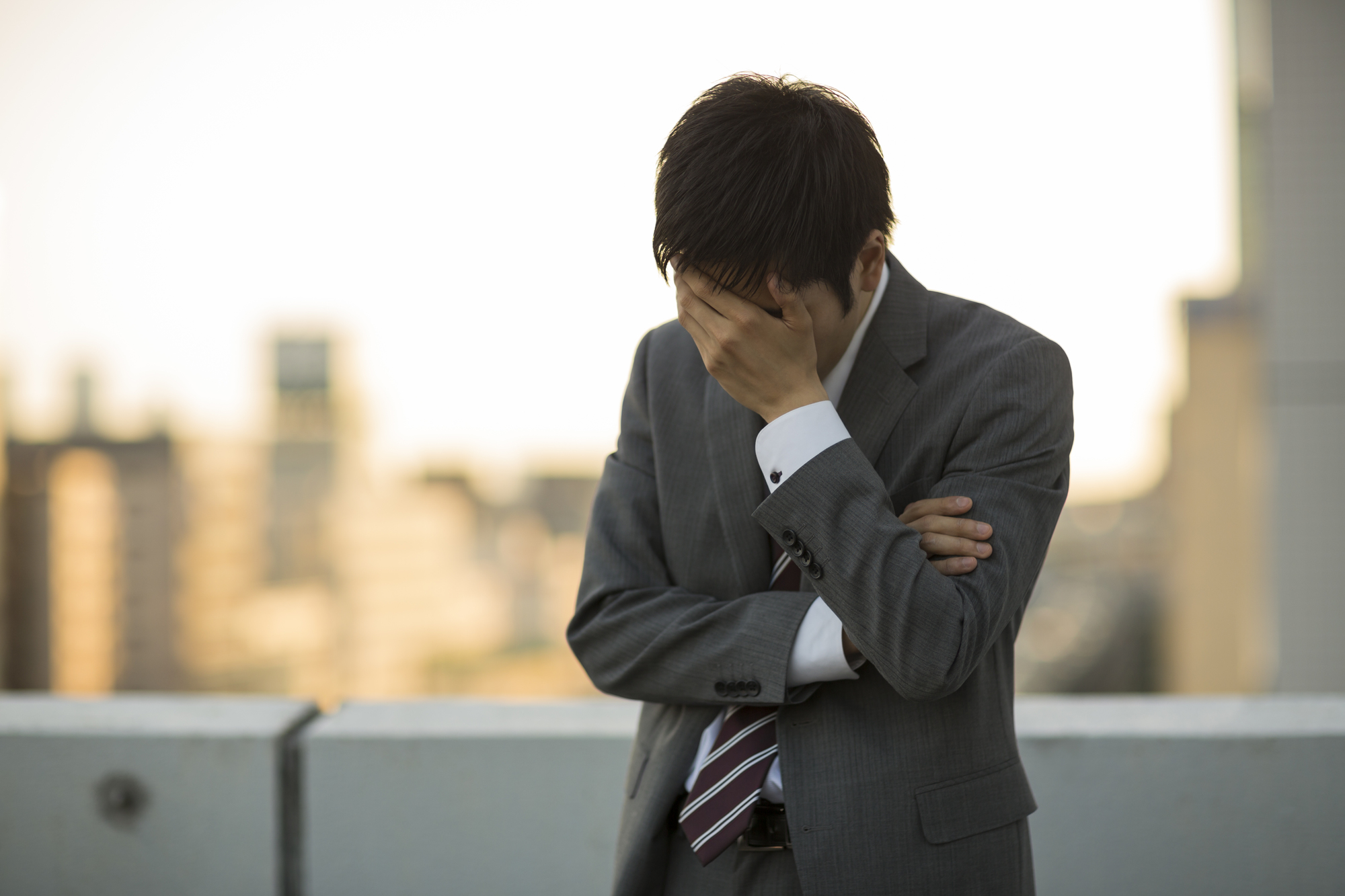 退職代行で後悔しないために！後悔した理由とトラブル事例・業者の選び方をご紹介