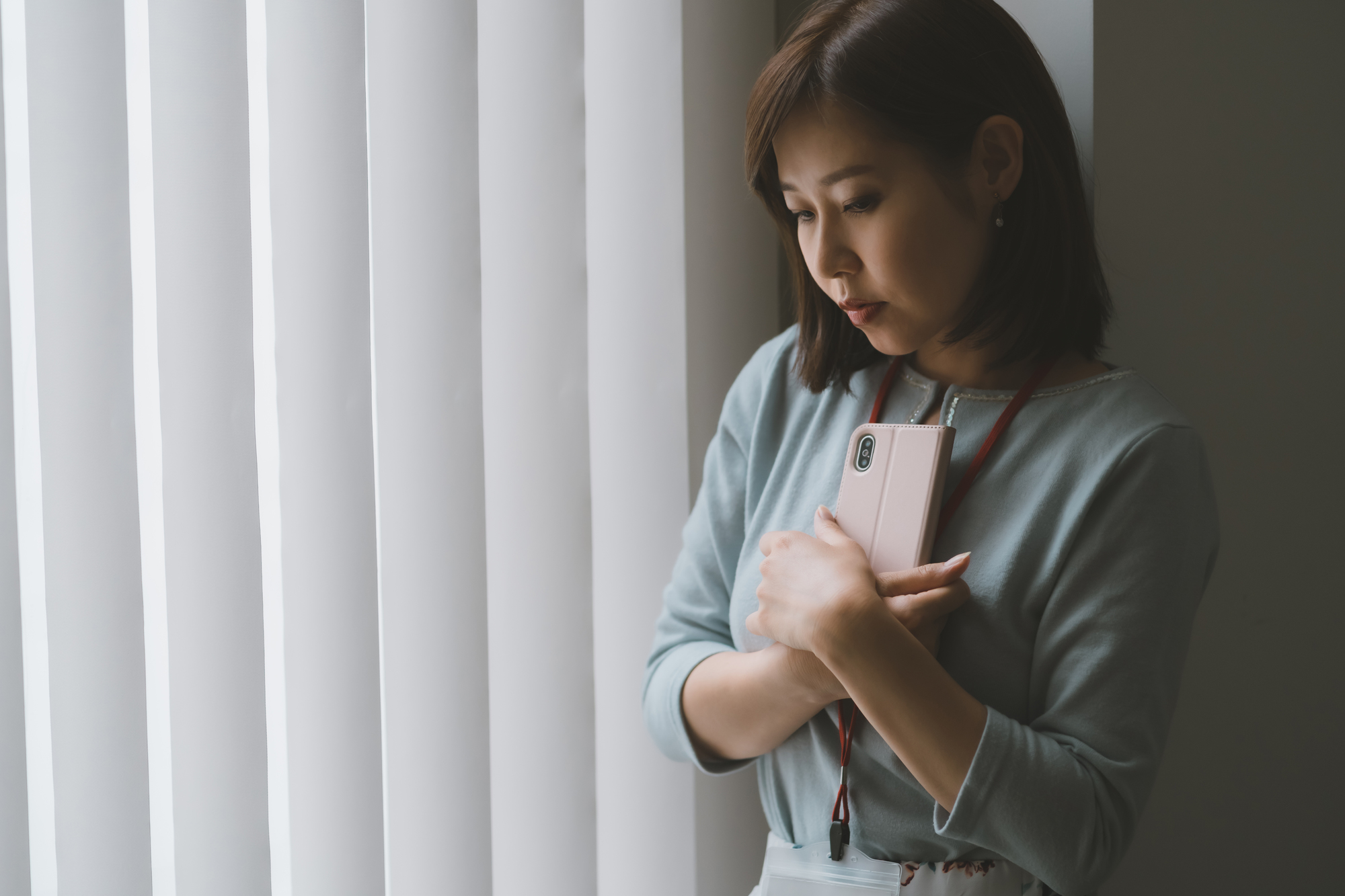 職場のいじめで辞めたい時は退職するしかない？他に対処法はある？