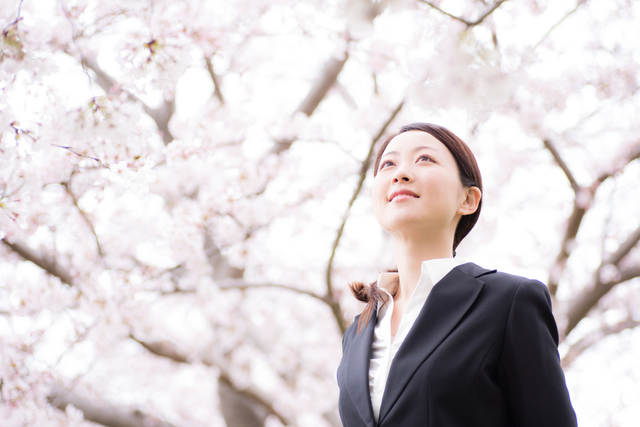 新卒で入社した会社が合わないと思っている20歳女性の方！不安な転職の流れとポイントを伝授します。