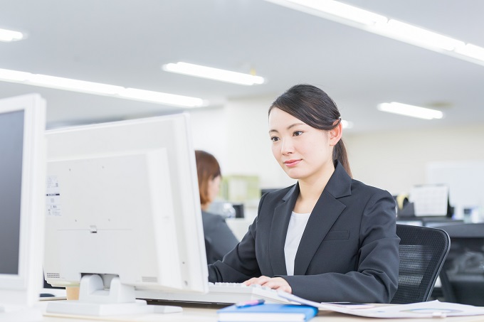 事務職の女性