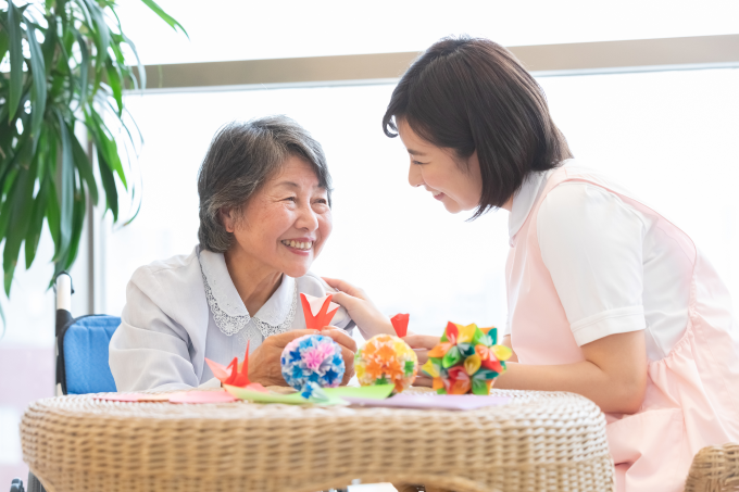 介護する女性